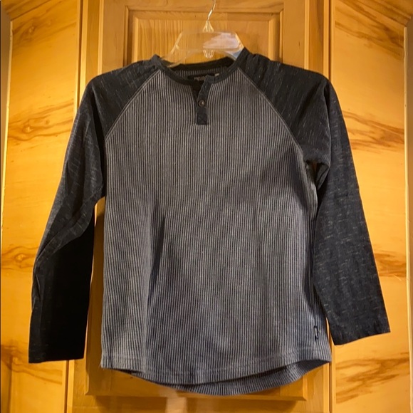 Boy’s 2 thermal tops univibe Large GUC - Picture 4 of 9